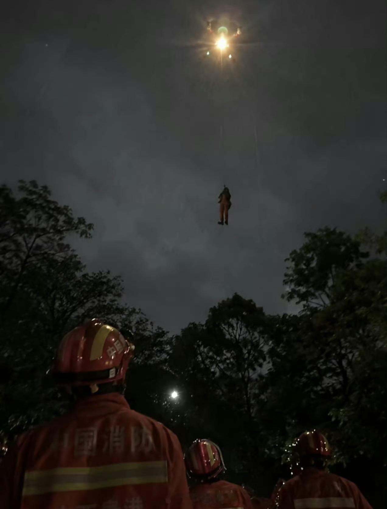 小原则：无人机不许吊人大原则：人民的生命高于一切小原则服从大原则原则上无人机不许