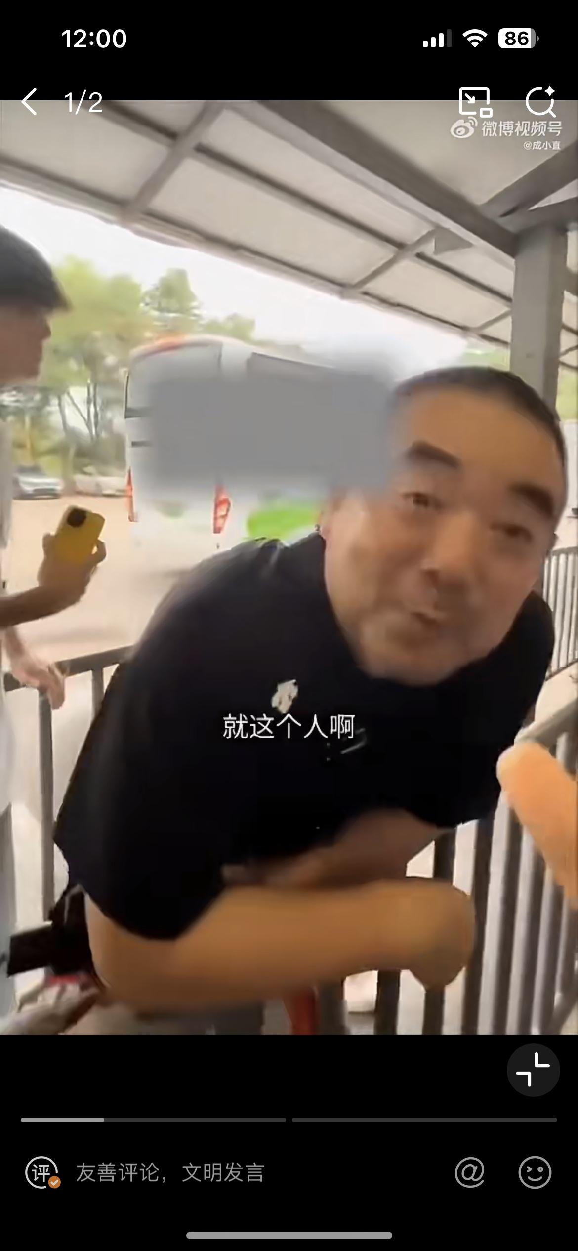 带外国人游慕田峪长城的这个嚣张导游，只怕肠子都要悔青了，不仅被拘留，饭碗也搞丢了