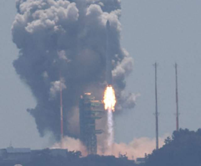 韩国世界号成功发射：1颗卫星出问题，意味着什么？2030年要登月