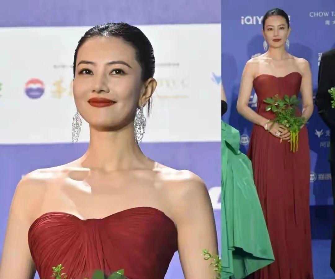 高圆圆确实是媒体和大众心中“东方美”的典型代表之一，只是风格侧重不同。

她常被