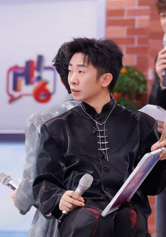 杨迪你就宠范丞丞吧 你好星期六 多年情谊太难得，杨迪和范丞丞主打相爱相杀，随口互