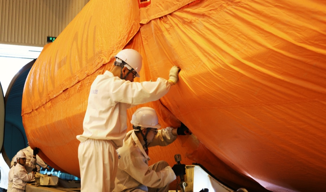 近日，长征二号F遥二十四火箭已抵达酒泉卫星发射中心，正在开展自检等工作，为执行神