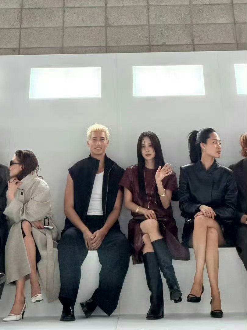 王霏霏看秀官摄王霏霏看秀生图王霏霏首尔看秀生图 