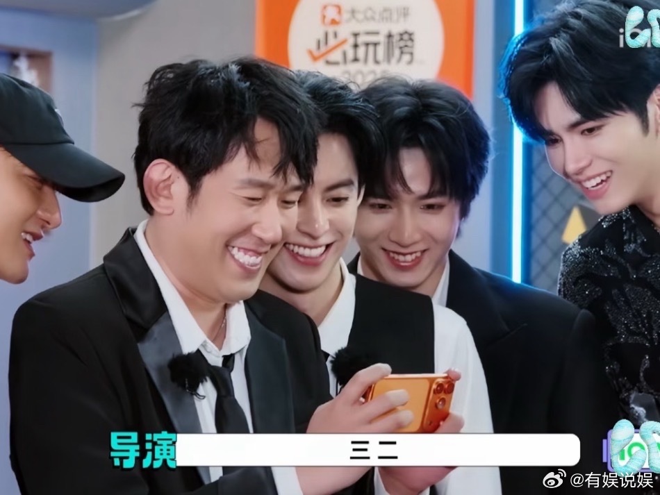 别人笑露八颗牙刘耀文露六颗反耳更萌了！数了一下真只有6颗牙齿！ 