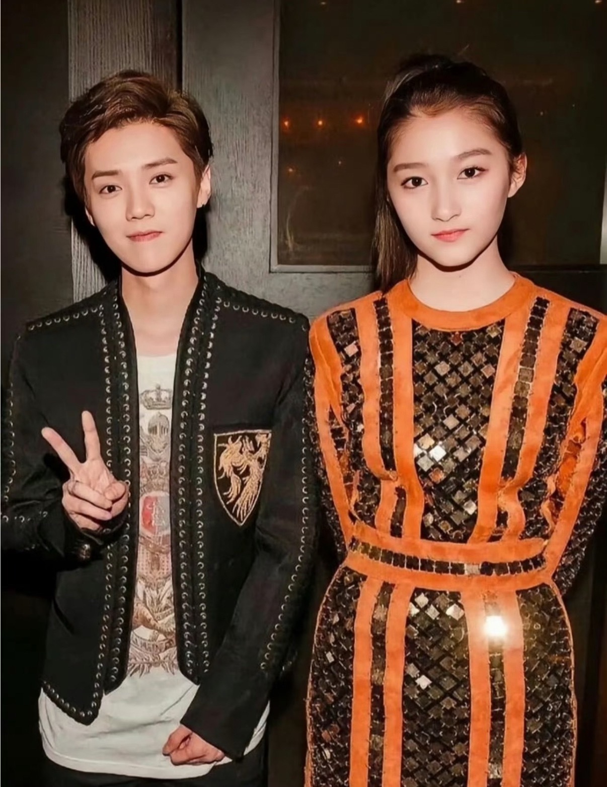 鹿晗 关晓彤真没招了，这俩又挂热搜上了。这明显是分手了，不然就凭他俩当初高调官宣