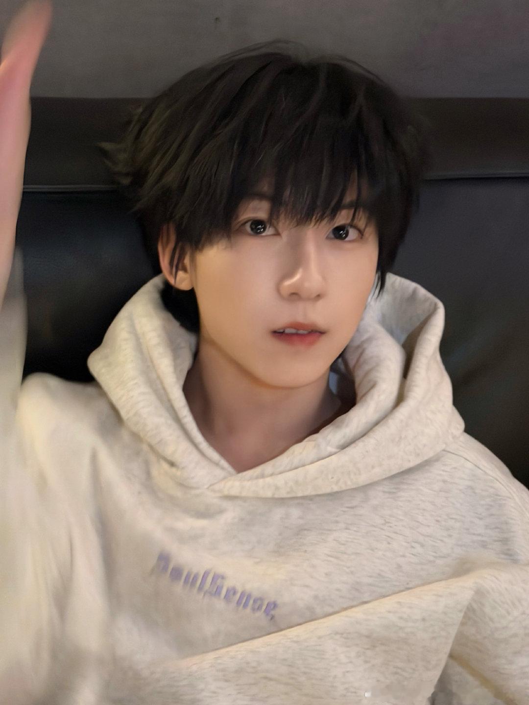 杨博文YBW  💗杨博文周扬 💗杨博文我们的少年时代2 【今日创作官互动】?