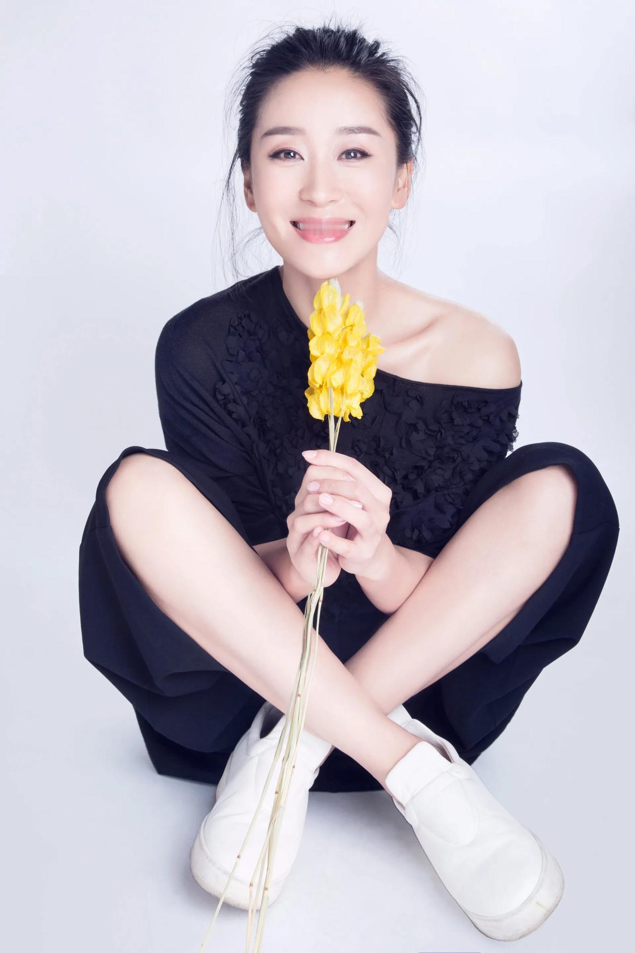 演员，苗圃说，每次拍戏的时候，我都会送工作人员一些礼物，这是我一个习惯，我觉得工