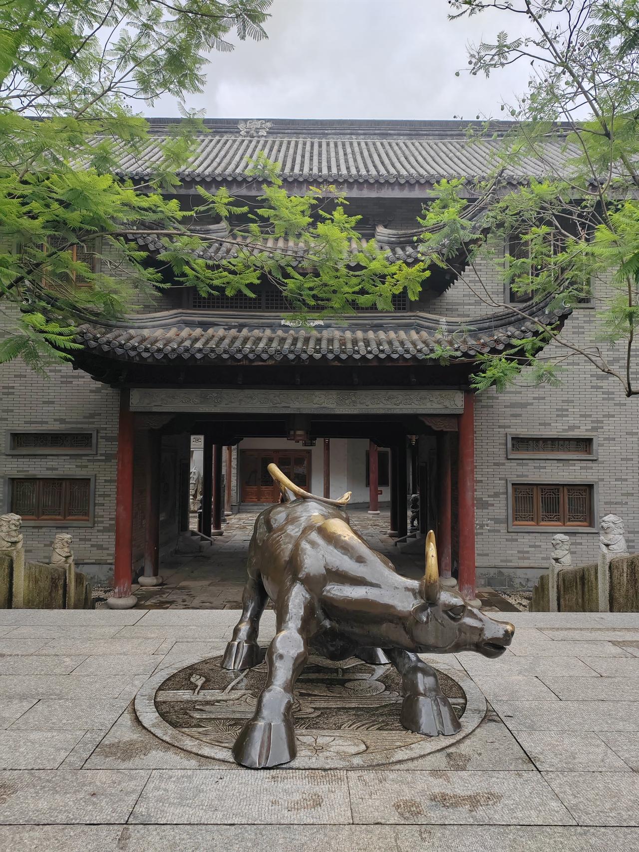 牛气冲天，福泽绵长。