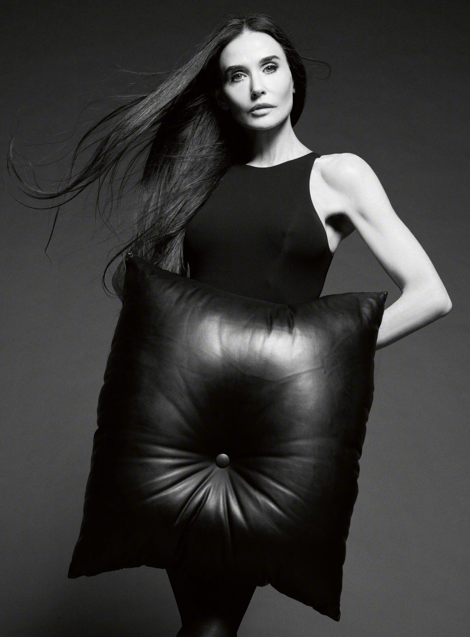 V Magazine Summer 2026 夏季刊封面人物，Demi Moor