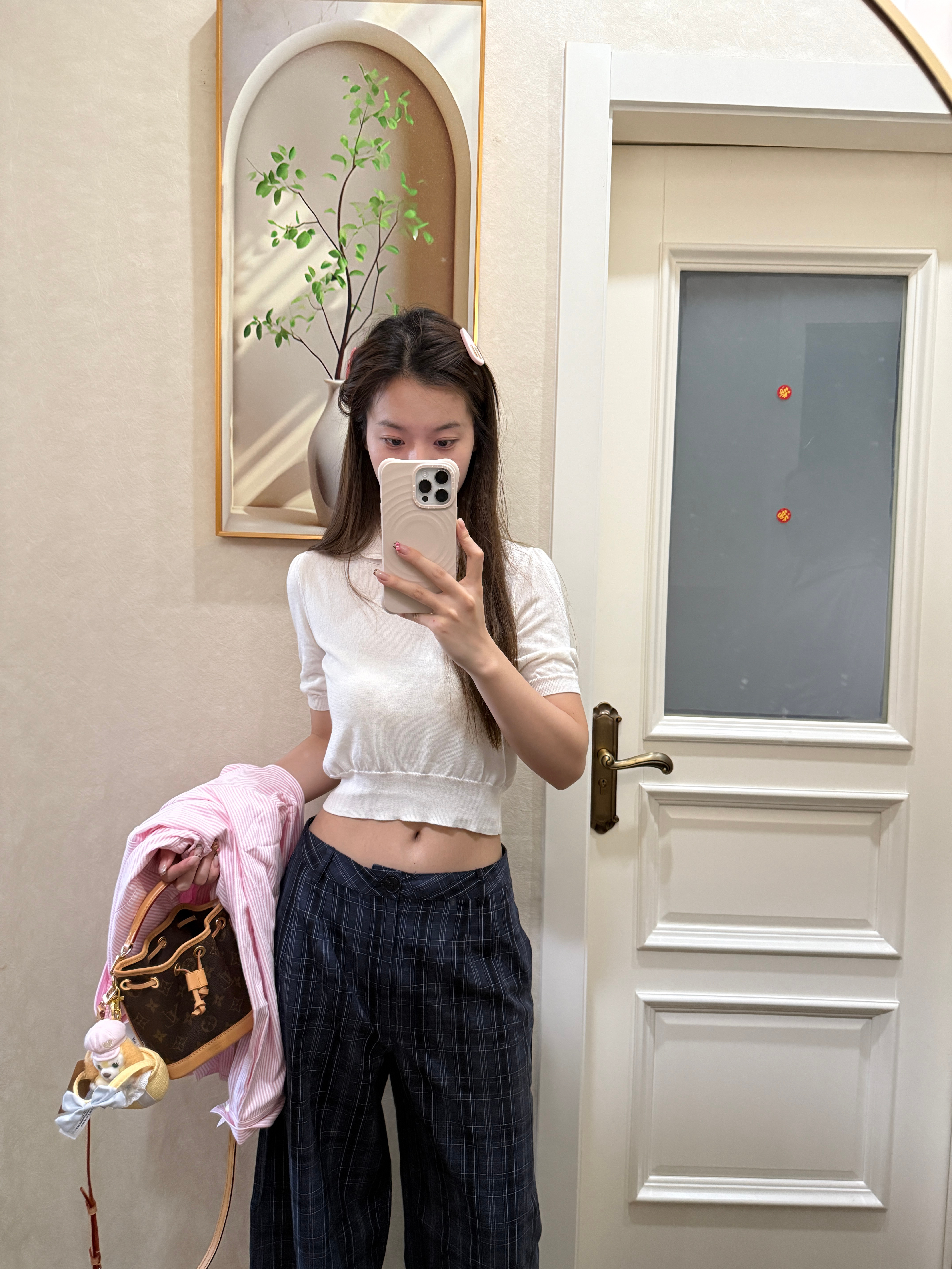 姊姊们 俺去做指甲了 人鱼的格子裤我又买了一条m的 s短了 好穿爱穿[色] ​​