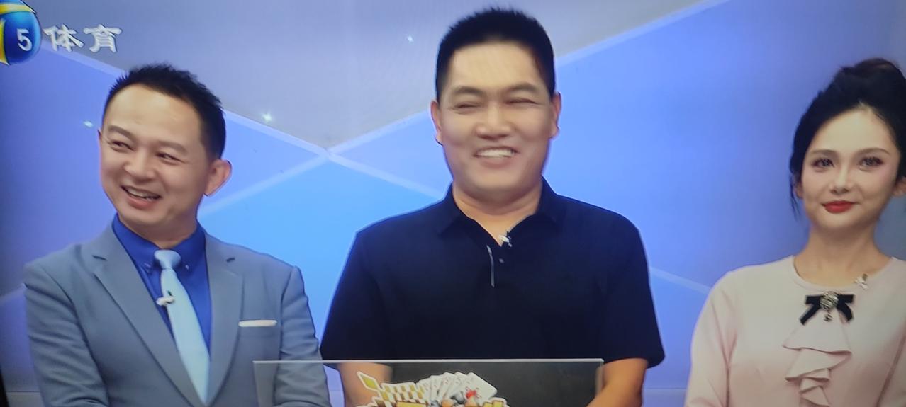 今天的《旗开得胜》斗地主节目，孙兆伟登场担任解说、令节目收视率增长。西青区老李守