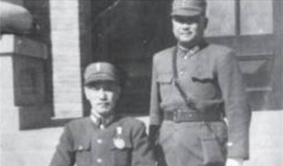 1948年3月，国民党整90师中将师长正在怒骂小电话兵，甚至开了两枪恫吓。小电话