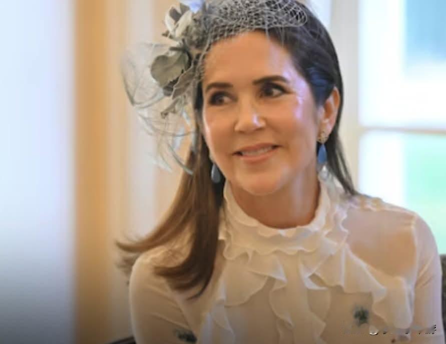 丹麦国王弗雷德里克和王后玛丽昨天下午抵达堪培拉。在结束对北领地为期两天的访问后，