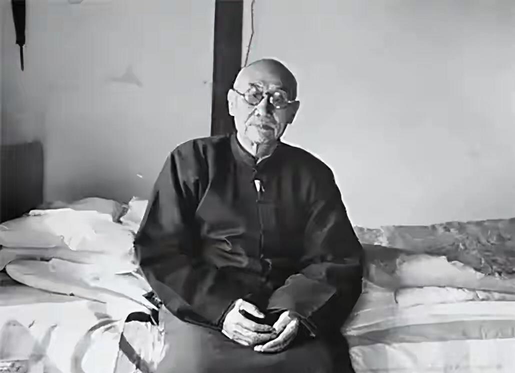 1945年10月，阎锡山居然下令将年仅20岁的侍从秘书李蓼源带去荒郊外活埋了，这