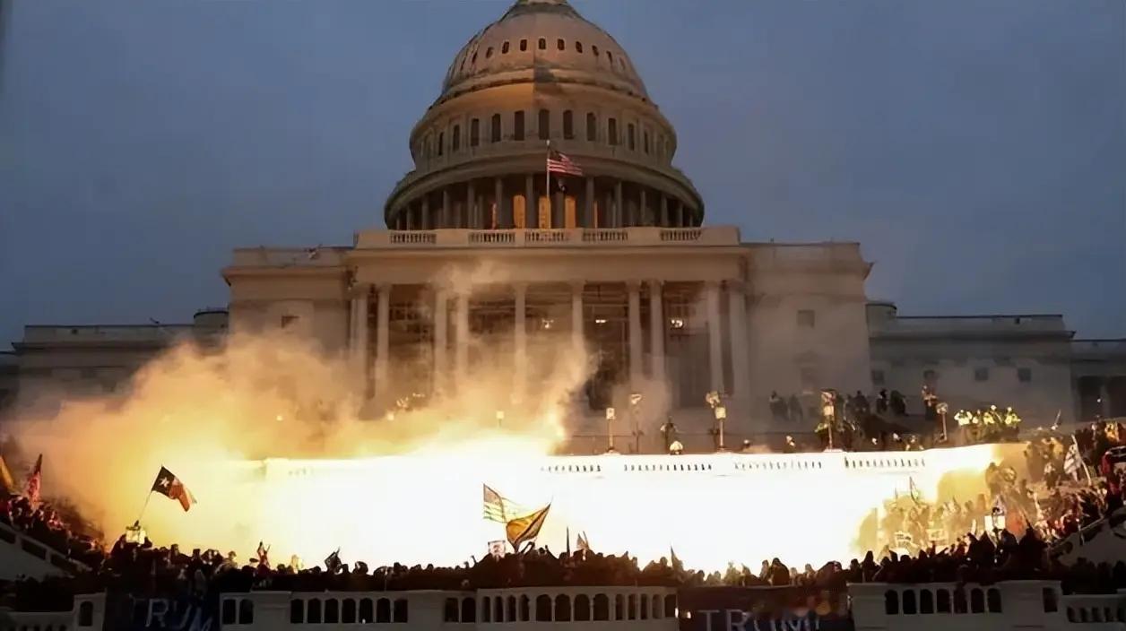 没有举国欢腾的美国独立 250 周年！盛大烟火之下，全是两党撕裂与全民悲观

2