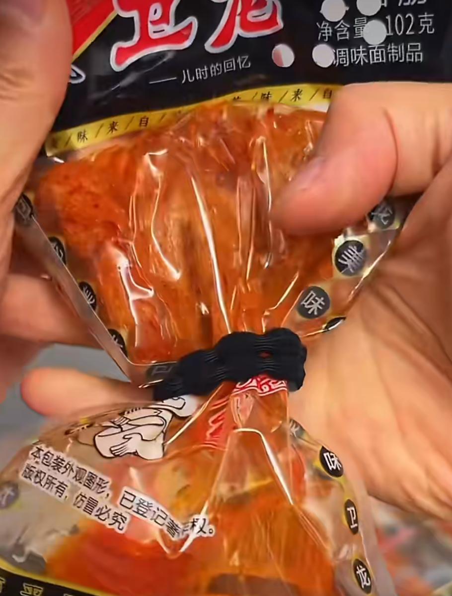 减脂党狂喜！挤油辣条配减脂餐，油腻清淡全解决！
 
减脂期最痛苦的是什么？想吃重