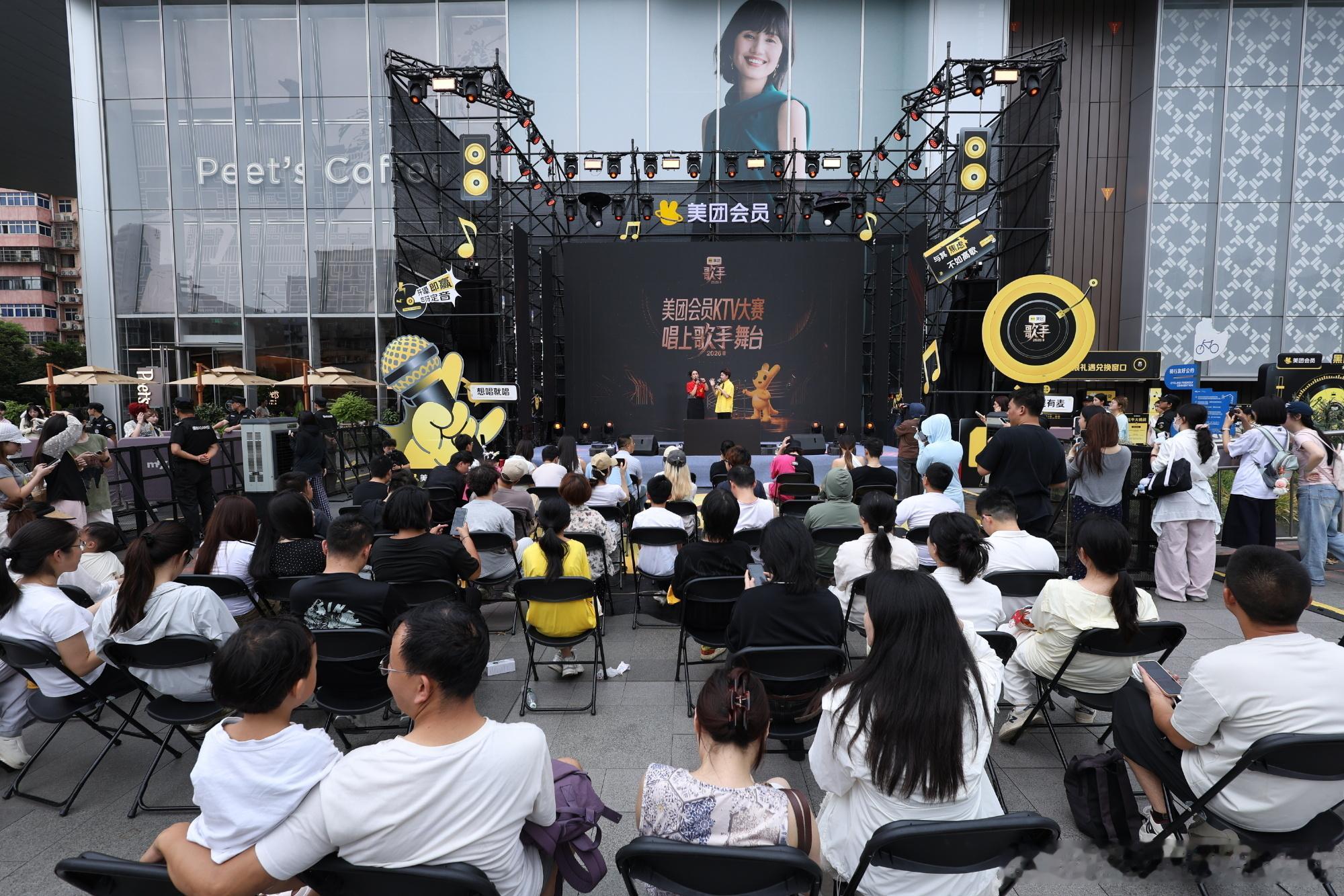 长沙现场人山人海全是来参赛打卡的！美团会员KTV大赛氛围感拉满，美团会员不仅有机