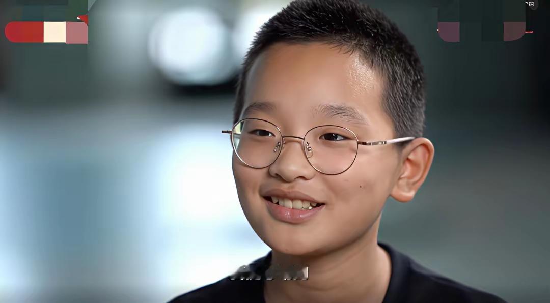 钟美美的成功是“幸存者偏差”。

13岁时，他模仿老师的视频爆火，他说非常激动，