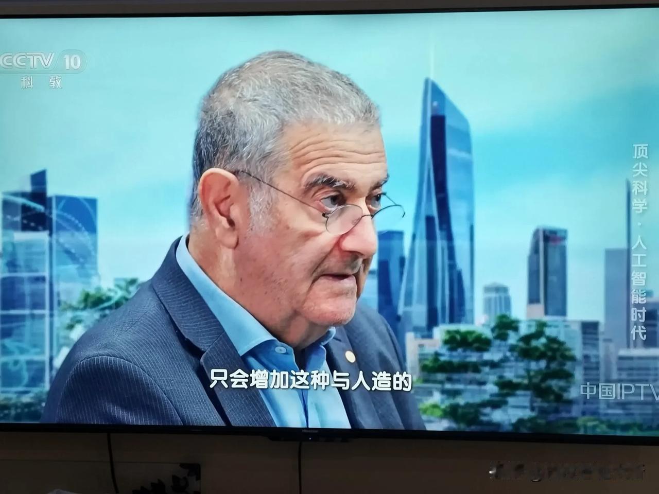 将来老师会失业吗？摆在我们面前有两大危机，第一，出生率下降，孩子越来越少，将来学