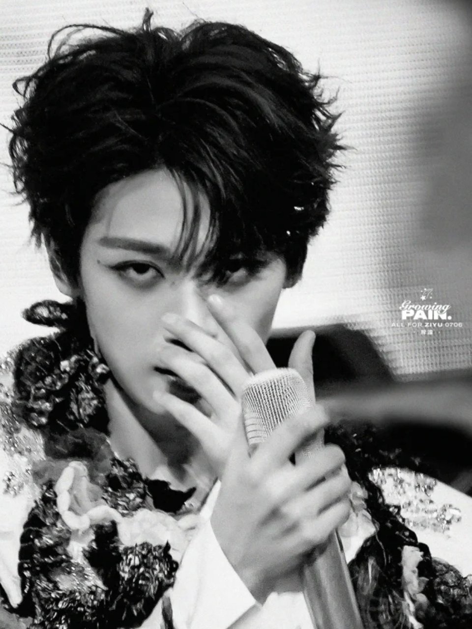 表情管理爱好者爽到了，这个眼尾痣好牛逼！ 