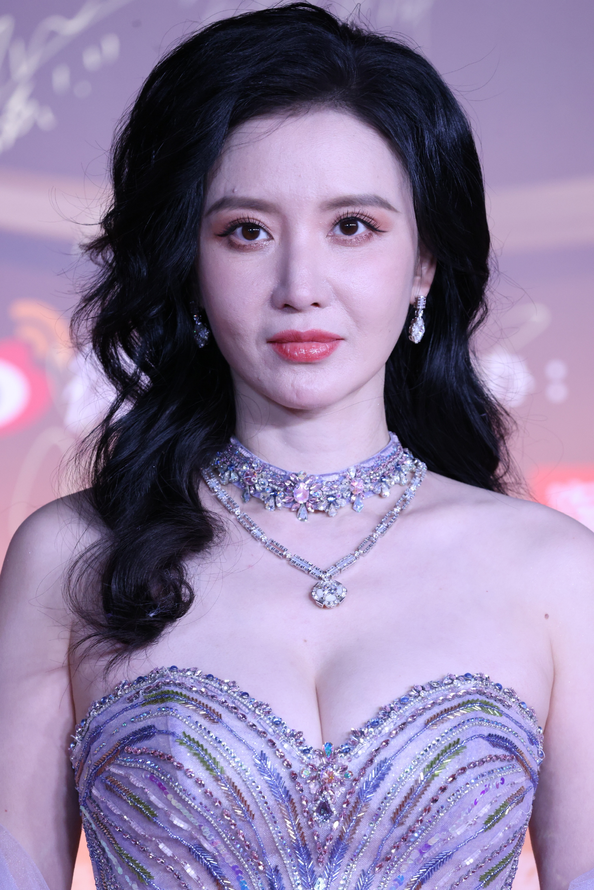 张萌这项链太会找地方了