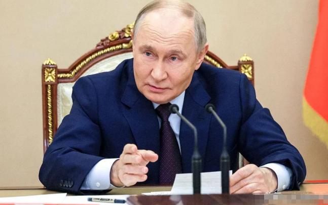 [微风]普京称，俄罗斯情报部门拿到了外国特务机构的内部文件

外国特务机构明确提