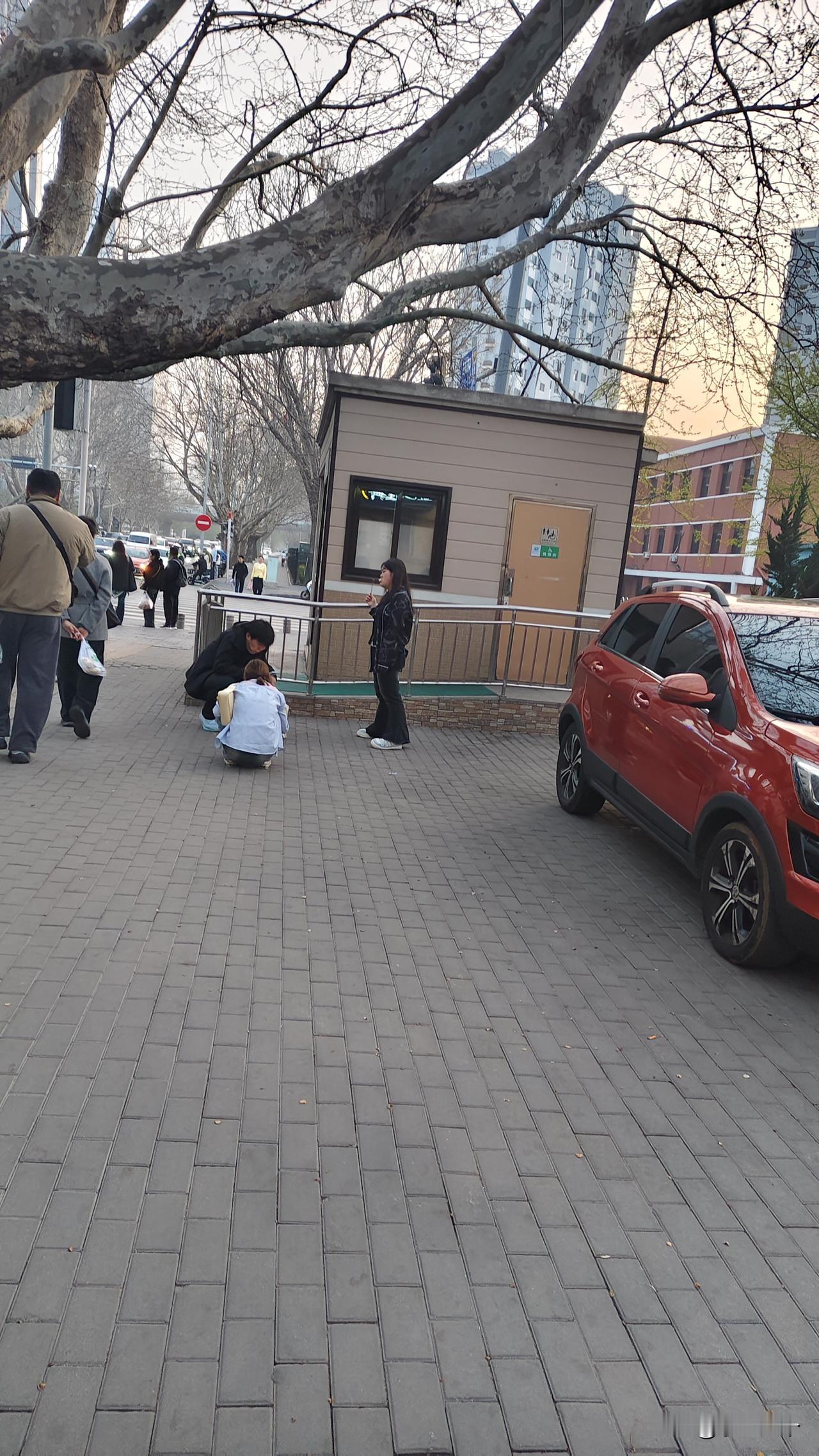 我没记错的话，淀粉肠在某年的315曝光后，几乎完全不受影响，该卖照样卖甚至还开始