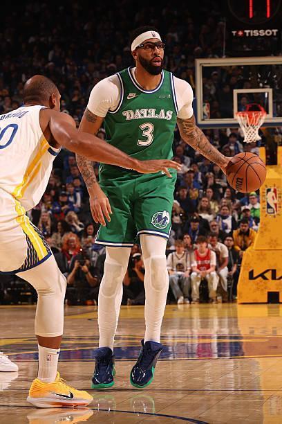 突发！据Shams报道，安东尼·戴维斯因腹股沟伤势退出了与勇士的圣诞大战。

在