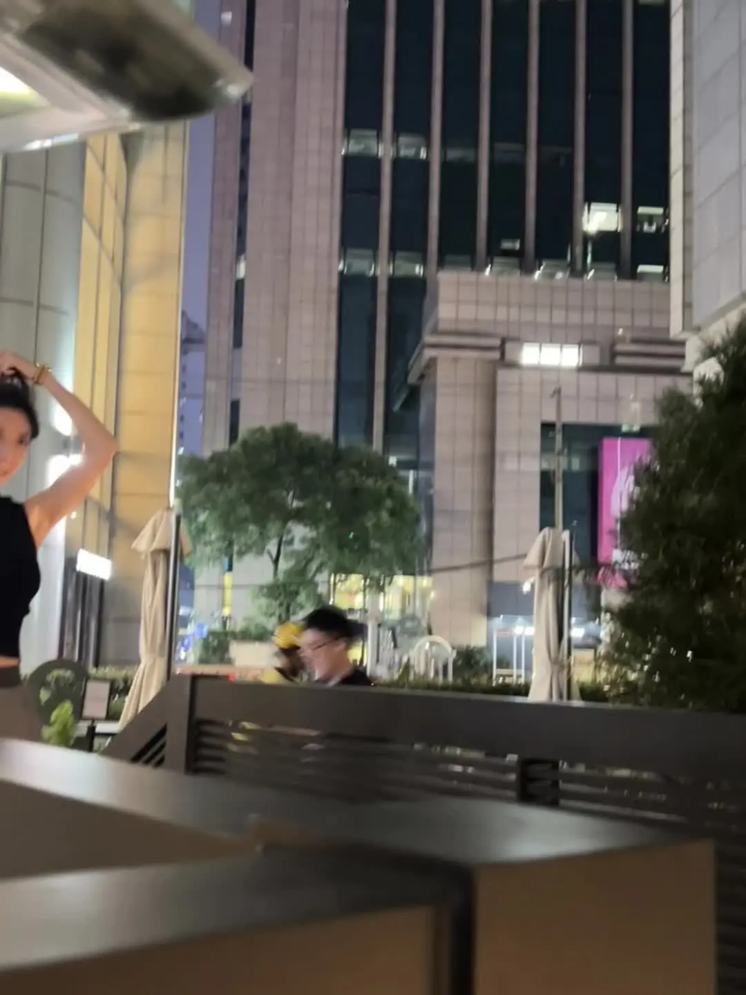 人总喜欢反季的东西 就像幸福后知后觉 livephoto