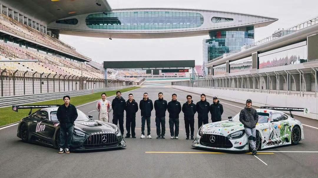 85号赛车手新图🈶！！博哥随便往那一靠就是大写的帅  （赖工IG更新） 