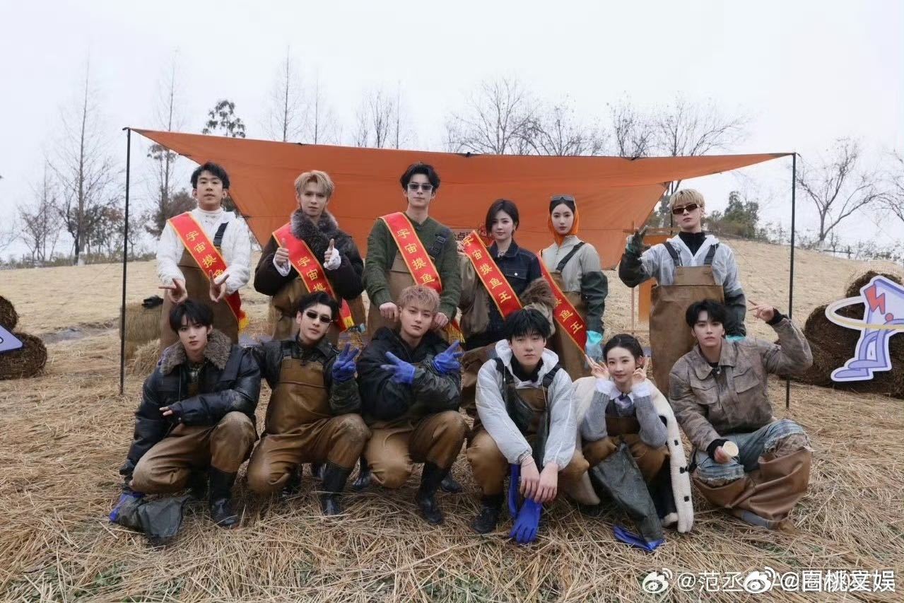 邵子恒谈与刘耀文相处邵子恒说刘耀文很照顾他 邵子恒直播谈《宇闪》！说录制氛围超好