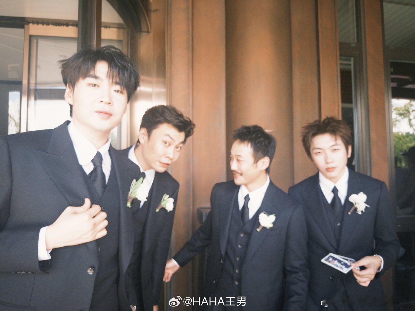 喜人参加邓帅婚礼王广李嘉诚张兴朝是邓帅婚礼伴郎 邓帅婚礼，好多喜人都去参加了婚礼