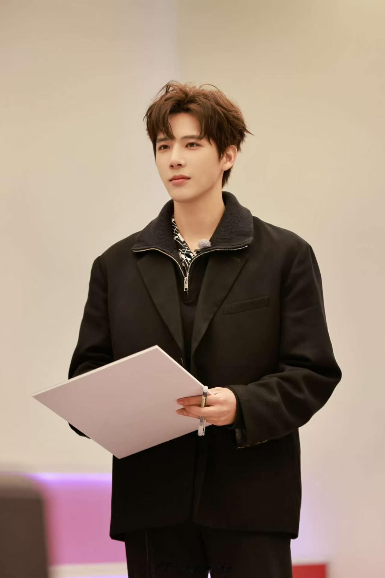 王安宇出道综艺唱一首歌就淘汰了超燃青春的合唱 从出道唱一首歌被淘汰，到现在能唱剧