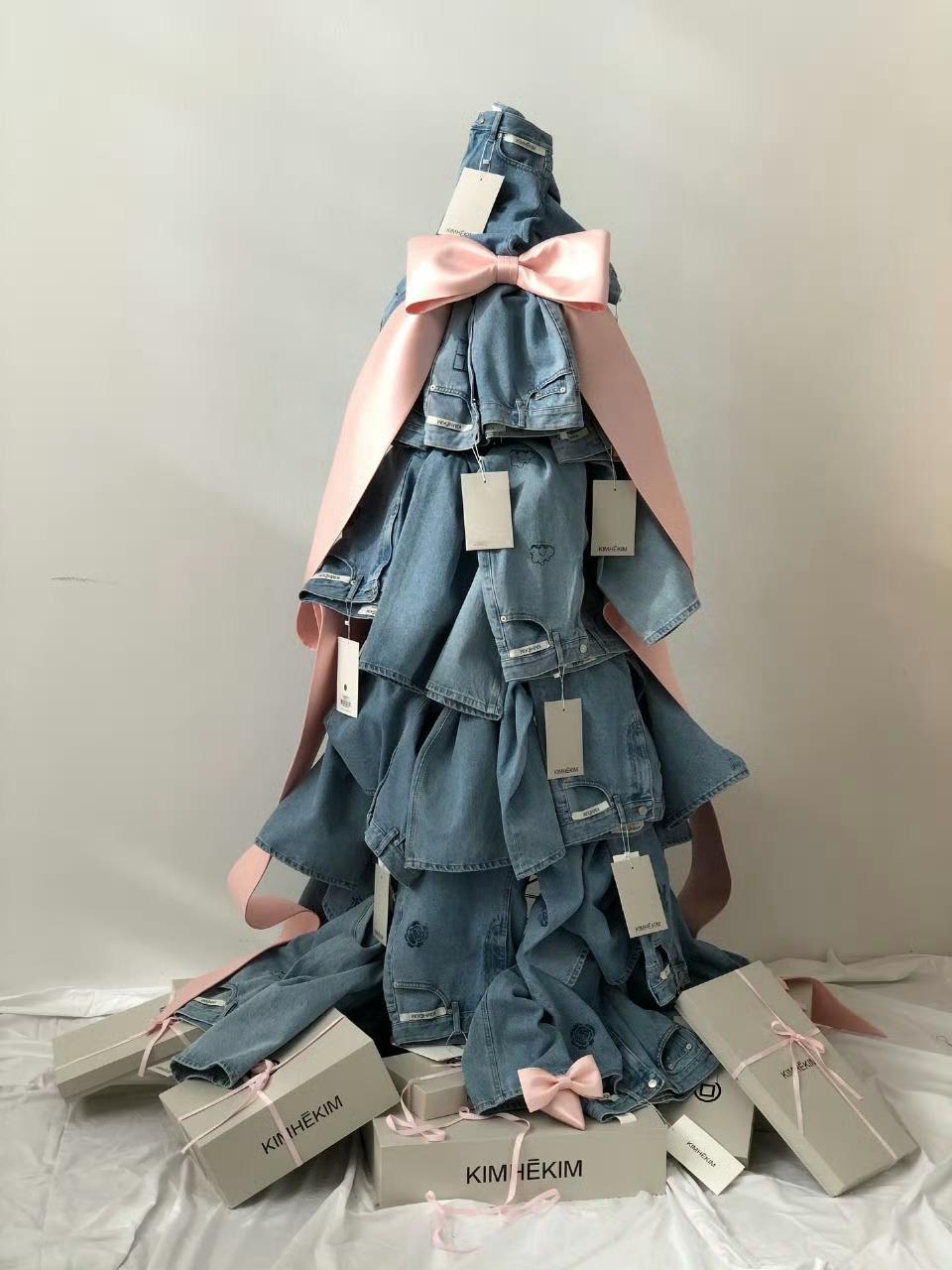 牛仔裤圣诞树造型 