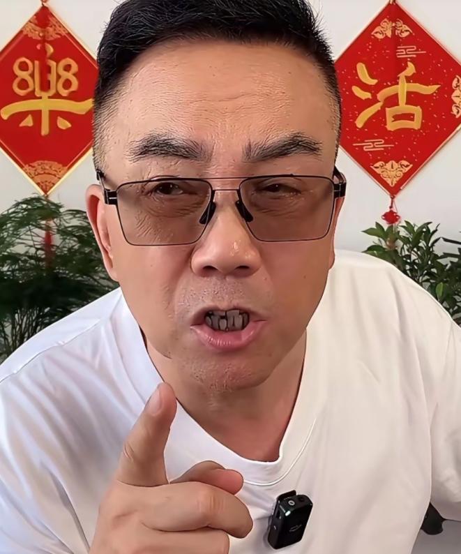 比郭德纲还“疯”，真是全靠同行衬托！骂谁不好，骂买票进场的观众，如今天津文旅局已