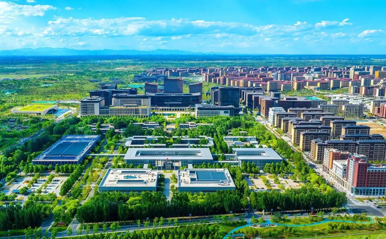 9年前，5100亿砸了进去，建设了一个面积相当于三个纽约市的新城——雄安。现在，