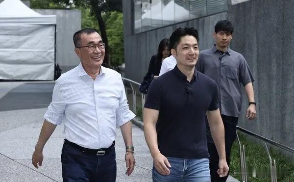 郑丽文成票房毒药？蒋万安：要尊重候选人本身

蒋万安今天（20日）上午陪同李四川