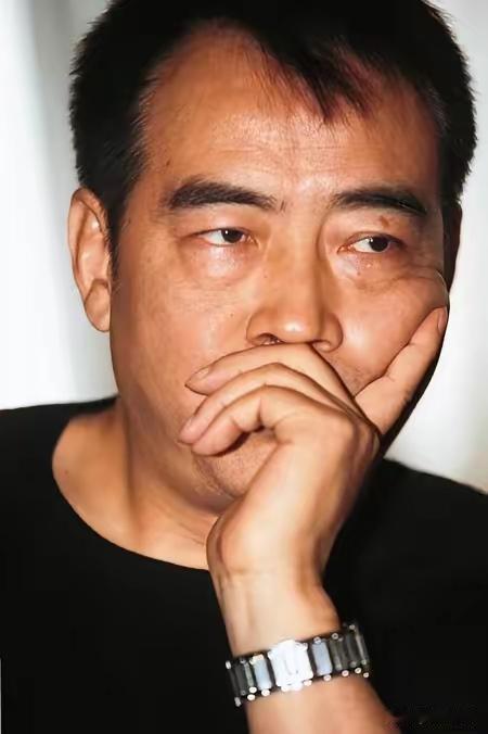 砸了三个亿，花了整整三年。

结果被一个连正经工作都没有的待业青年，用几天的功夫