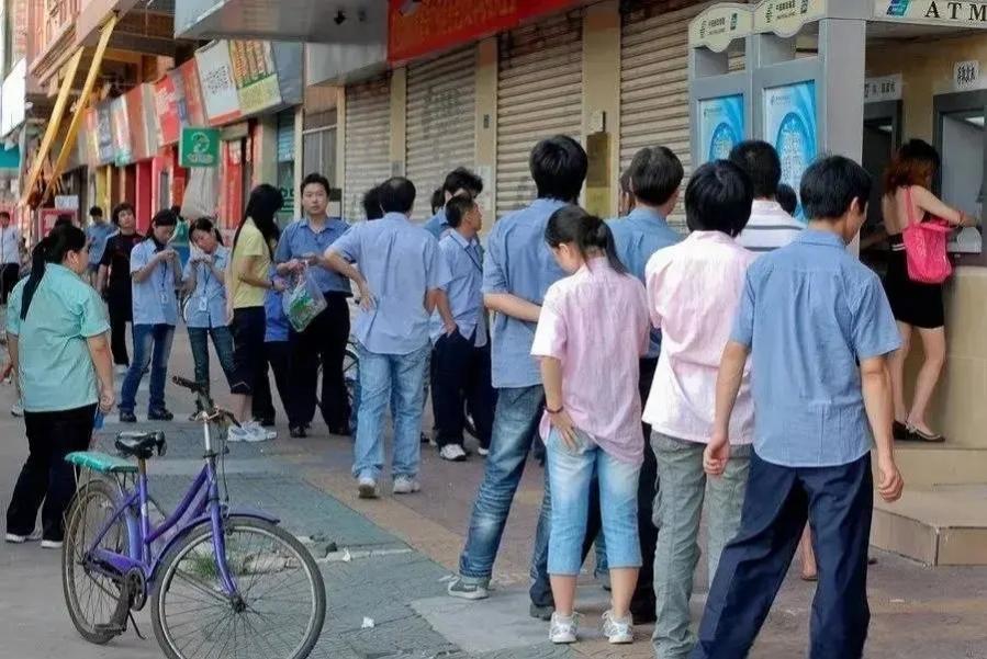 十几年前的广东省东莞市，有多少人的青春留在了这座城市。