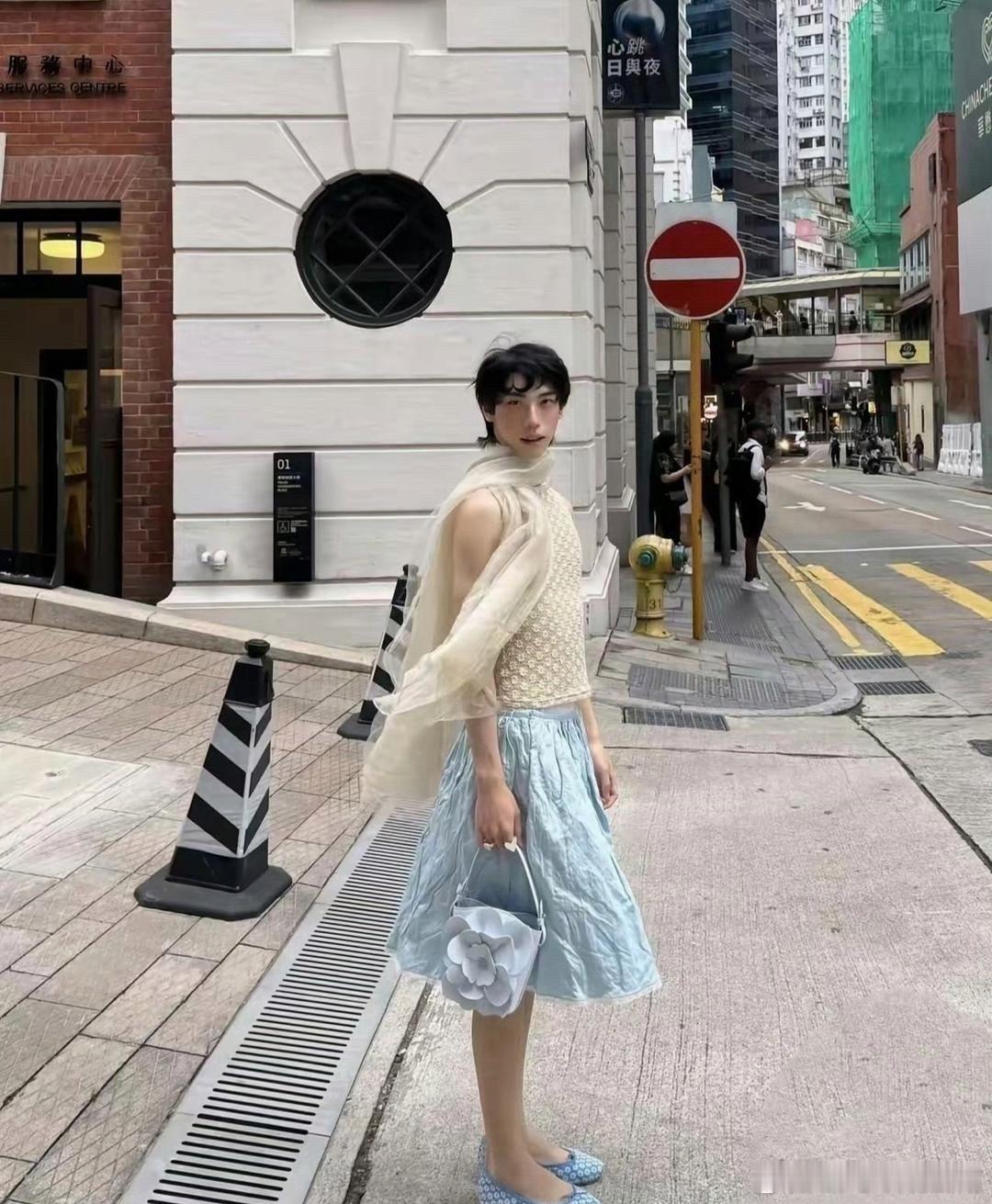 伊能静的儿子，这是走上了向佐的赛道。 