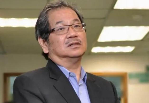 民进党大张旗鼓去抓吴乃仁，结果扑空了。

欠债1.7亿新台币，开豪车、吃高级料理