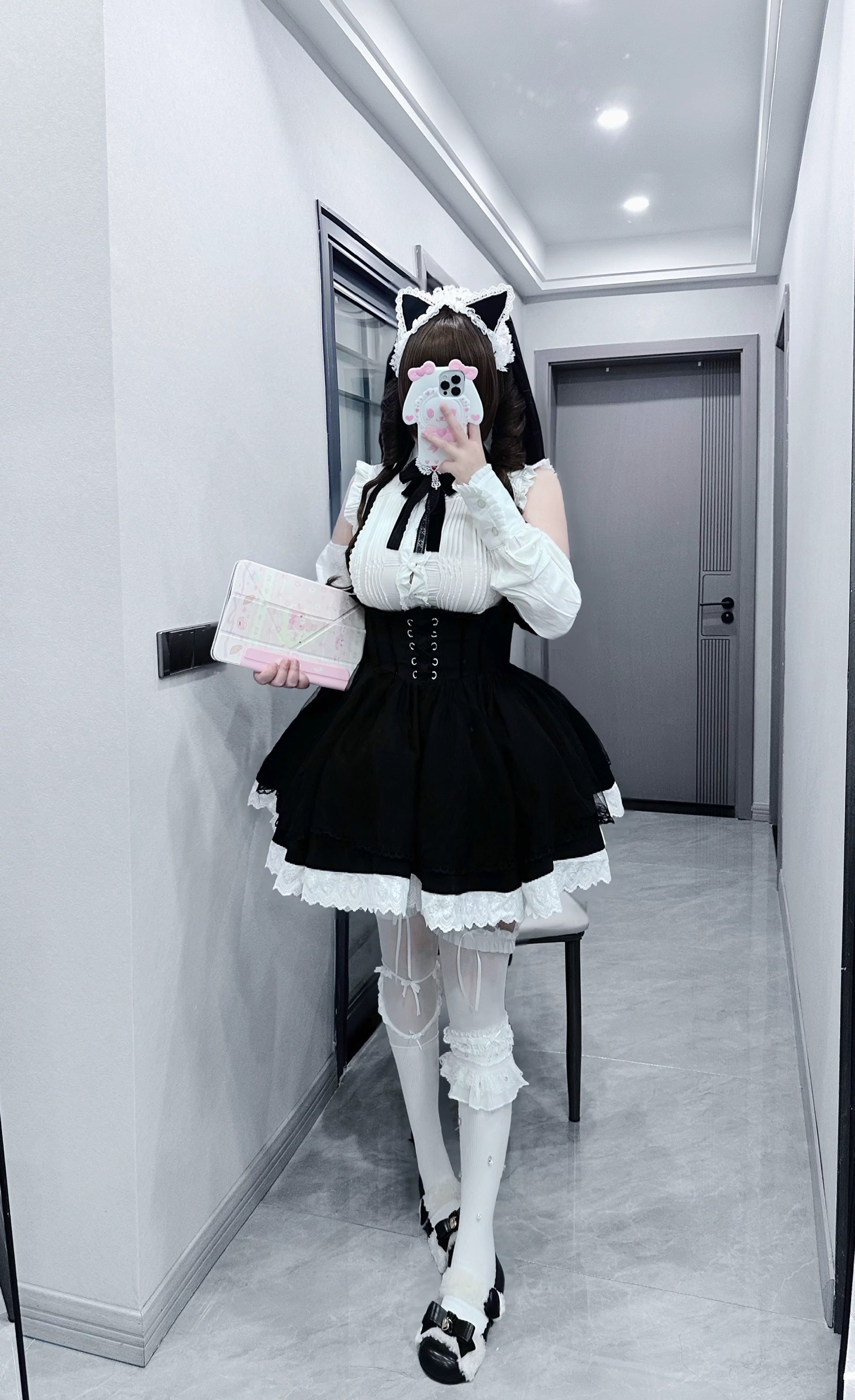 将拜倒在老婆们的裙子下面新返图。 