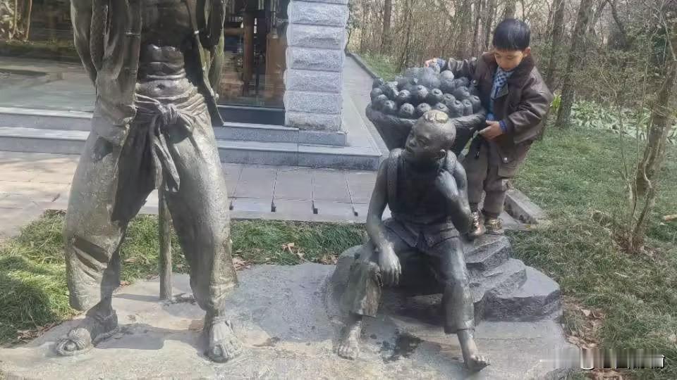 分享我这周有趣的事：官门山人文韵

官门古意韵悠长，巴楚遗风入画章。
堂里民俗藏