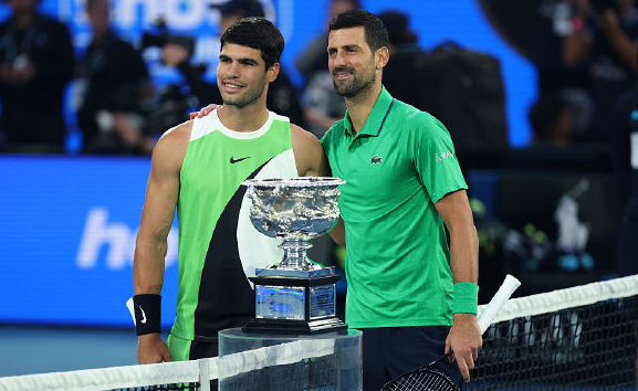 澳网决赛：德约首盘两破阿卡发球局，6-2先下一城