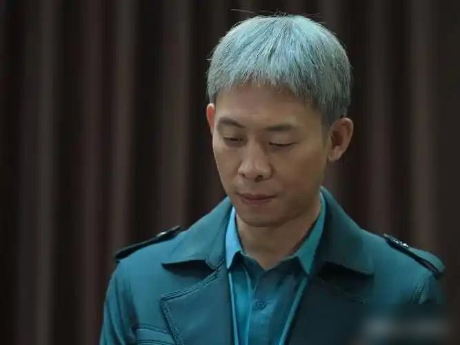 你为什么讨厌《狂飙》中的安欣？

我倒不觉得陆寒的遭遇，能全算成安欣这个师父的错