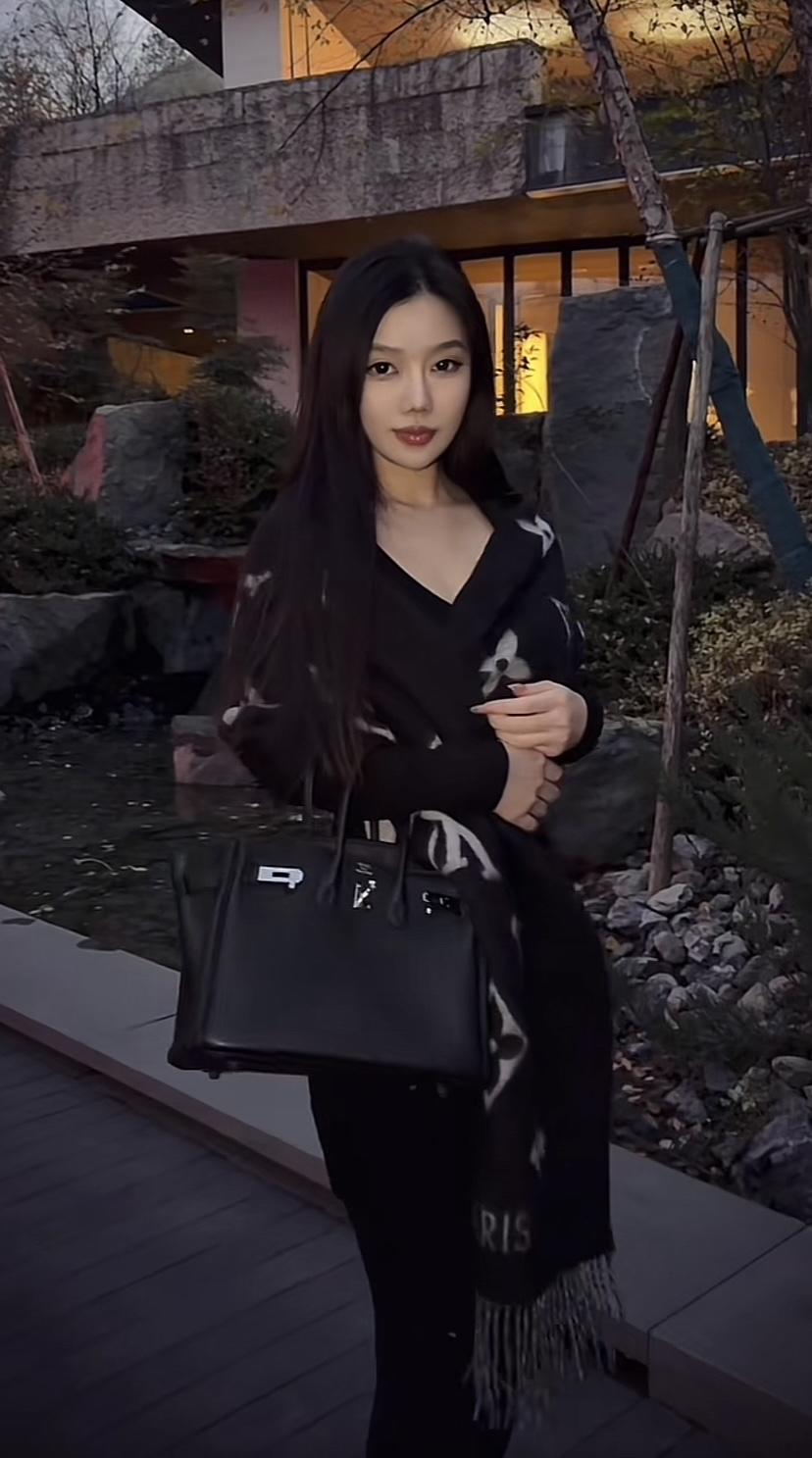 如果九分真诚，
换不来三分热情，
那么任何关系都不用摸良心。
人生很多事就像智齿