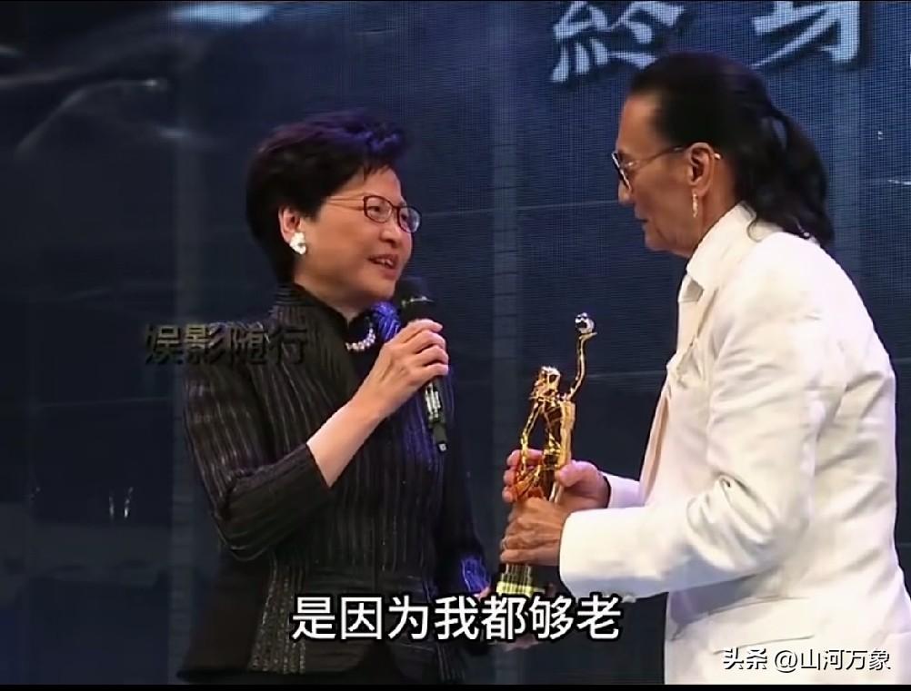 无需多言，这一幕足以证明谢贤在影视界的影响力！谢霆锋父亲，谢贤去世