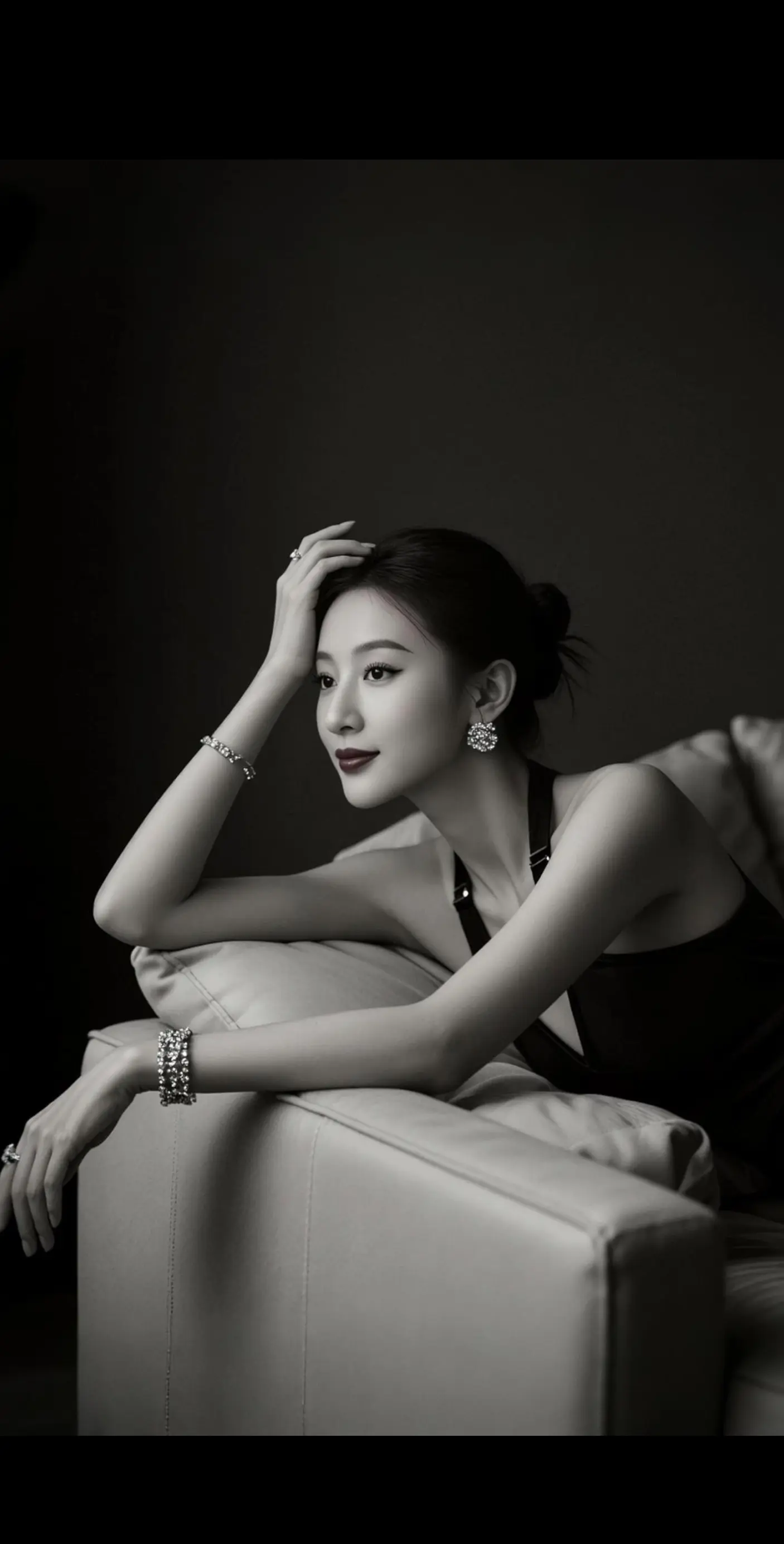 AI黑调光影写真 随变ai随便玩