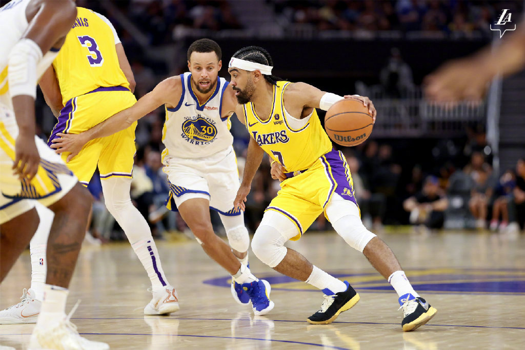 #湖人vs勇士##NBA季前赛# 第三节比赛结束，湖人83-95勇士。感觉这节比