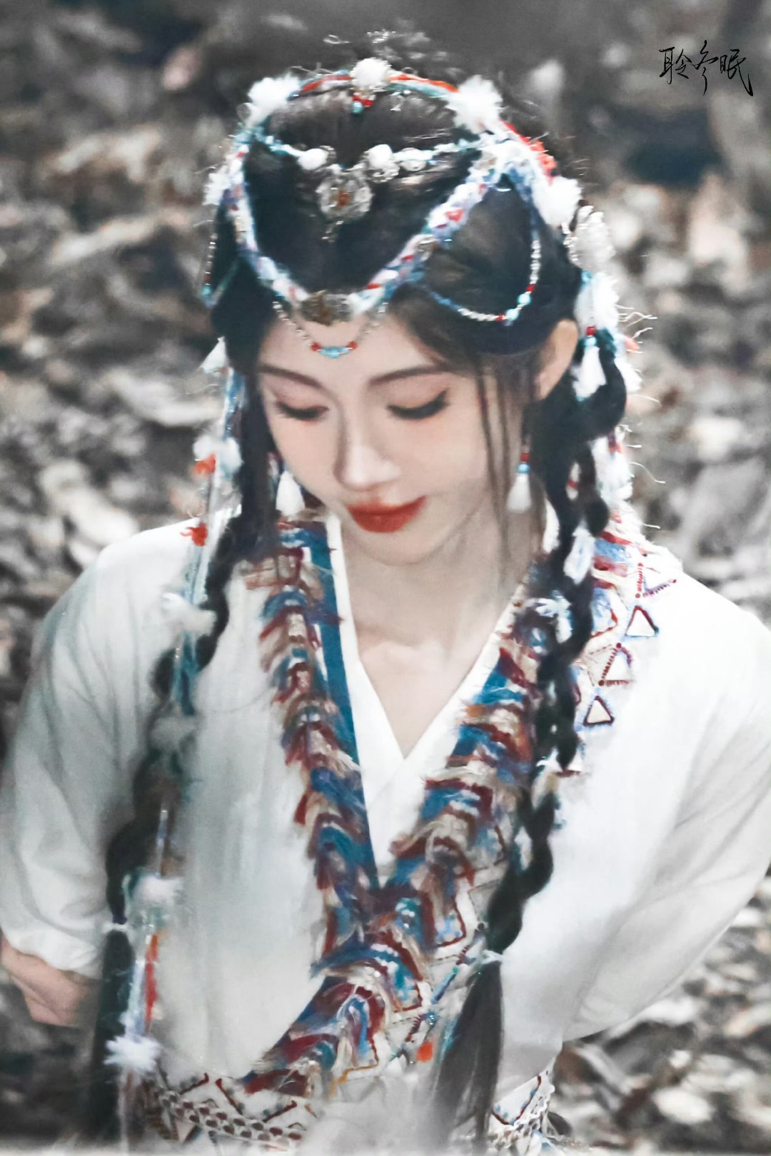 举手投足间有种不容亵渎的神圣感鞠婧祎